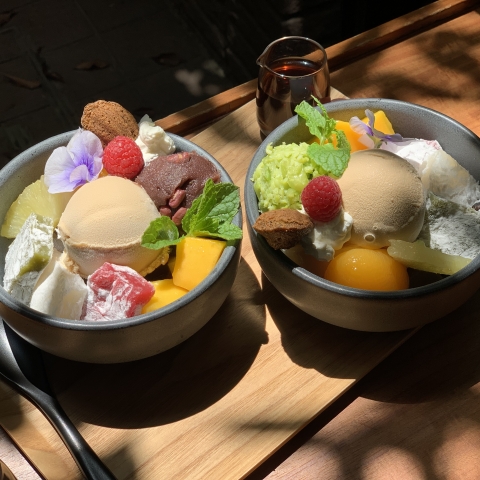 紅茶屋さんのクリームあんみつ